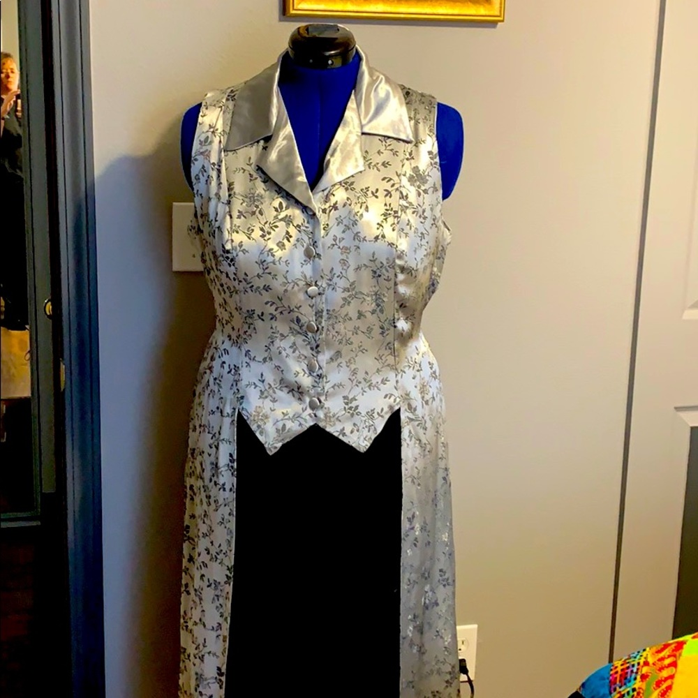 Silver sleeveless shirt